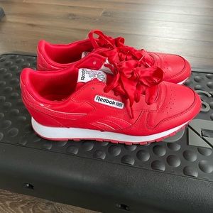 Reebok CL Valentines - Girls size 7 - like new